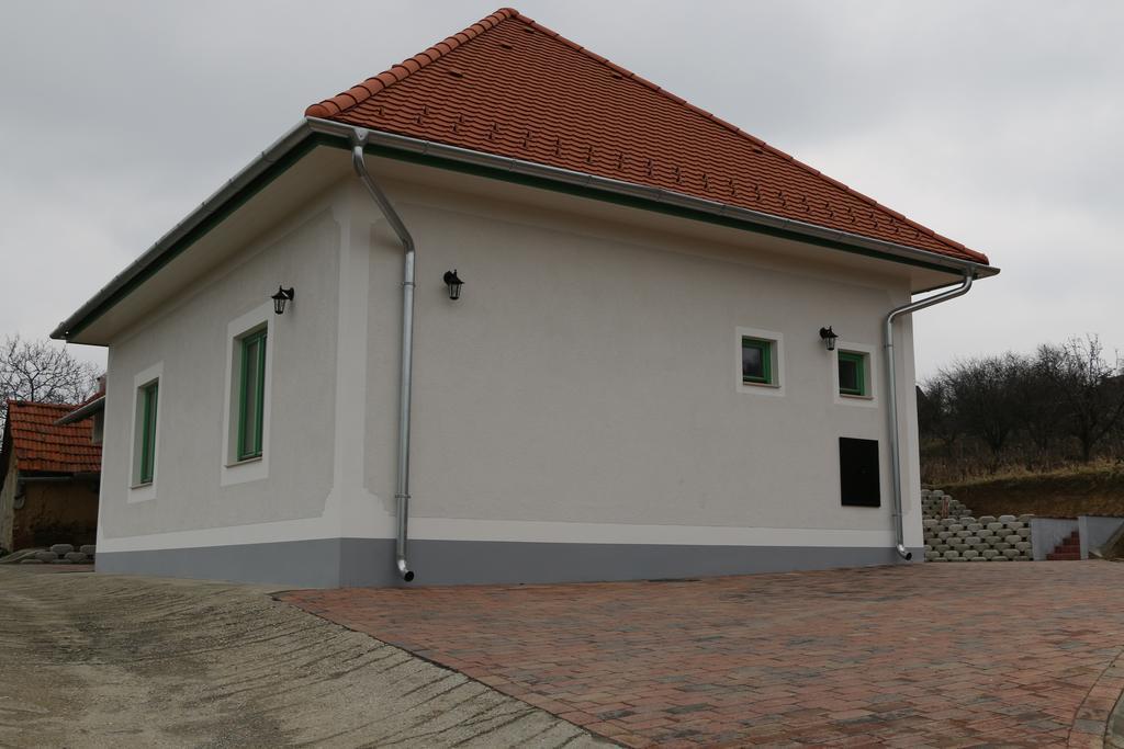 Fogadó a Patkolókovácshoz Szekszárd Acomodação com café da manhã Exterior foto